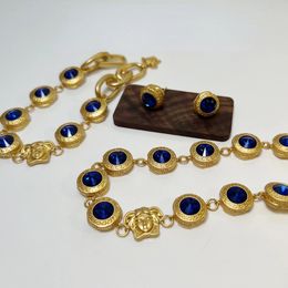 Högkvalitativ modeanpassad smycken Vintage Mystery Blue Round Form Glass Kort halsband Örhängen Set Ins Wedding Party 240202