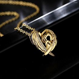 Pendant Necklaces Exquisite Fashion Love Big Hands Holding Small Necklace Personality Mother's Day Gift Angel Wing Jewellery For Women