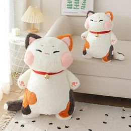 Kawaii Lucky Cat With Bell Collar Plush Doll Toys Three Colors Cat Pillow High Quality Gifts for Boys Girls Friends Decorate 240123