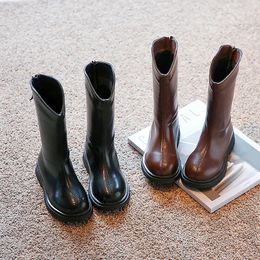 Zimowe buty dla dziewcząt Plush ciepły czarny brązowy dzieci w połowie zawartości długie but pu skórzana moda 26-36 okrągłe palec miękkie buty dla dzieci 240118