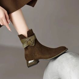 Boot في الكاحل 2024 خريف جولة إصبع القدم منخفضة الكعب حزام مشبك أحذية القصيرة أحذية قصيرة الأزياء بوتاس دي موجر 240202