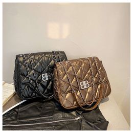 Winter New Korean Chain Double B Letter Lock Buckle Lazy Style Women's Single Shoulder Crossbody Commuter Small Square Bag 75% factory direct sales