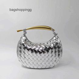 tote Soft Evening Shark Cow Sardine Girl Bags Luxury Woven Leather Classic Hand bag Venata Boteega Half Pleated Large Capacity Casual Carrying Underarm 29cm 6WM8