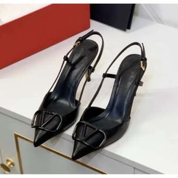 2024 Brand Pumps Women High Hees Pointed Cassics Meta V-bucke Nude Back Red Matte 6cm 8cm 10cm Thin Hee Women's Wedding Shoes High-heeed Shoes Lies 737 68