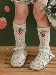 Детские милые полые вязаные носки, летние трехмерные вязаные носки с клубникой для девочек, детские дышащие носки 240124