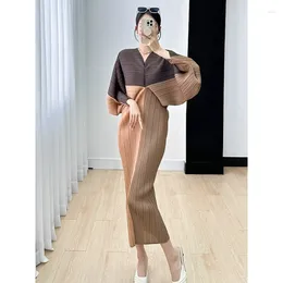 Casual Dresses Miyake Folded Bat Sleeve Dress For Women's 2024 Autumn Color Block Retro High End V-neck Mid Length