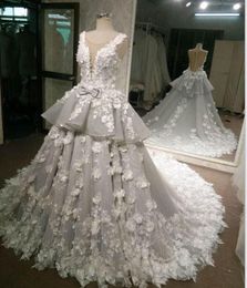 2024 Sexy Silver Quinceanera Dresses Ball Gown Jewel Neck Illusion White Lace Appliques Crystal Beads Flowers Puffy Button Back Bow Party Dress Prom Evening Gowns