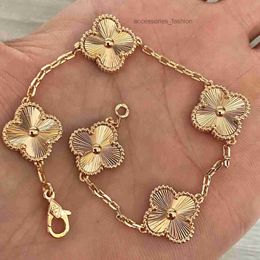 Designer Van Bracelet Four Leaf Clover Bracelets Luxury 4 Four Leaf Charm Elegant Fashion 18k Gold Agate Shell Mother of Pearl Clef Couple H