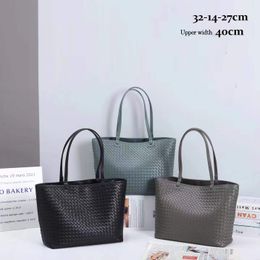 Borsa tote di design Maglia Borsa da donna di grande capacità Borse Geniune Pelle intrecciata Morbida pelle di pecora Borsa a tracolla da lavoro Borsa composita europea e americana