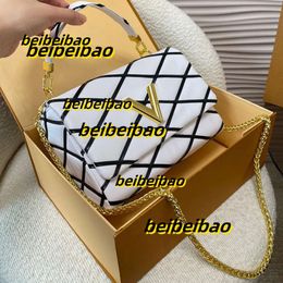 Shoulder Bags 2024 Chain Bag Women Designer Bag Luxurious Lambskin Crossboyd Quilted Pattern Shoulder Handle Handbag Flap Lock Purse Mirror Quality Fashion Bags