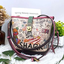 Design Contrasting Graffiti Bucket Niche Personalised Handbag Crossbody Bag Shoulder 75% factory direct sales