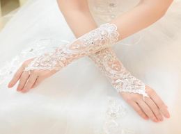 2018 Short Lace Bride Bridal Gloves Wedding Gloves Crystals Wedding Accessories Fingerless Lace Gloves for Brides7740779