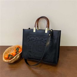 Borsa tote di grande capacità ricamata di fascia alta Autunno inverno Nuova moda Versatile lettera Borsa a tracolla singola spalla vendite dirette in fabbrica