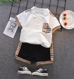 2021 Summer Baby kids plaid outfits boys cotton short sleeve Tshirtshorts 2pcs children designer clothing A56521027236