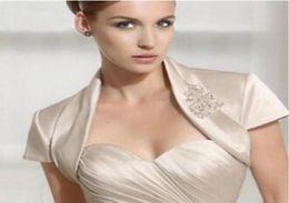 Euroeapn American Style Short Sleeves With Beadings WholeRetail Ivory Satin Bridal Jacket 100 Good Quality72577237958918