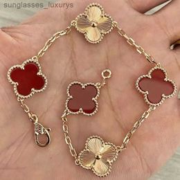 2024 Van Clover bracelets Luxury Designer Charm Bracelet Clover Pearl 4 Pieces 18k Gold Necklace Earrings Wedding Laser Brand C5ar