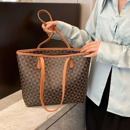 Autumn Versatile Large Capacity for Women s New Fashion Commuting Shoulder Texture Underarm Big Tote Bag factory direct sales