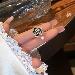 Cluster Rings Korean Elegant Black Camellia For Woman Luxury Crystal Rose Shaped Flower Opening Adjustable Ring Wedding Jewellery Gifts