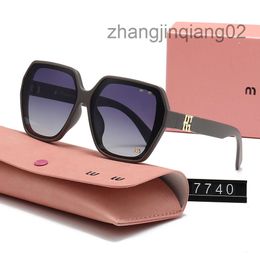 Designer Mui Mui Sunglasses Cycle Luxury Fashion Sports Polarize Miui Miui Sunglass Men Woman Vintage Driving Beach Party Travel Black Grey Square Sun Glasses