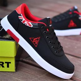 2023 Men Canvas Shoes Breathable Outdoor Mens Casual Shoes Comfortable Spring Autumn Cloth Flat Shoes Black Walking Sneakers 240126