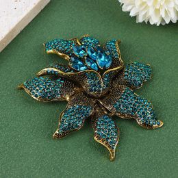 Brooches 1Pc Women Elegant Large Crystal Flower Luxury Badges Lady Casual Party Banquet Shiny Pins Accessories Corsage