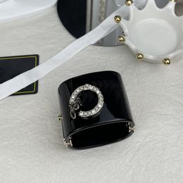 Letter Designer Bracelets Letters Bangle Gold Diamond Pearl Bracelet Fashion Bangle Bracelets for Woman Couple Jewellery Supply