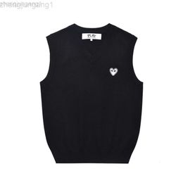 Desginer Cdgs T Shirt Commes Des Garcons HEYPLAY Fashion Brand Love Autumn/Winter Vest Knitted Tank Top Mens and Womens V-neck Kam Shoulder Sleeveless Sweater Couple