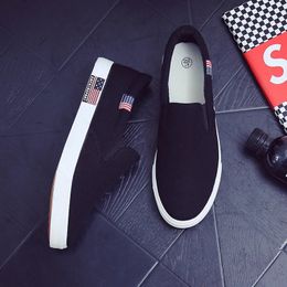 Korean Couple Canvas Flat Bottom Casual Cloth Shoes Versatile and Fashionable One Step Comfortable Elastic Mouth Mens Shoes 240126