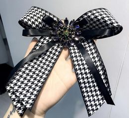 New Design Fabric Bow Brooches for Women Necktie Style Brooch Pin Wedding Dress Shirt Brooch Pin Handmade Accessories Fashion Gift8270592