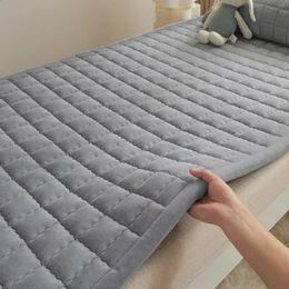Winter Flannel Soft Mattress Toppers Dormitory Single Bed Warm Quilted Foldable Bedsheet Students Bunk Mattress Protection Pad 240124