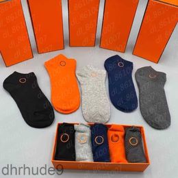 Designer Mens Socks Pure Cotton Embroidered Leisure Sports Summer Sock 5 Pair Gift Box Set IPG4