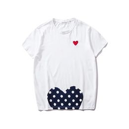 Cdg Fashion Mens Play t Shirt Designer Red Heart Commes Casual Women Shirts Des Badge Garcons High Quanlity Tshirts Cotton Embroidery MZUC