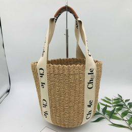Summer New Simple and Elegant Women s Weaving Strap Shoulder Handwoven Bucket Tote Grass Woven Beach Bag factory direct sales