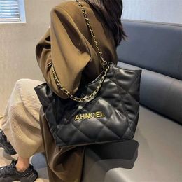 Xiaoxiangfeng Large Capacity for Women s New Autumn winter Versatile Lingge Chain Shoulder Fashion Tote Bag factory direct sales