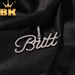 THE BLING KING Stile personalizzato Sottile lettere corsive Ciondolo Catena da tennis Fiore fatto a mano in oro Carattere Semplice Gioielli Hiphop 240202