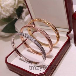 Gold Bracelets Ladies Bracelet Designer Diamond Luxury Advanced Materials Jewellery Width 7mm Hidden Inlay Technology Fade Womens 4OQO