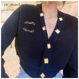 Chanele New CC Designer Women Sweater Jacket C Letter Crochet Mujer Wool Cardigan Hoodie Pearl Badge Logo Brand Long Sleeve Coat Sweaters Casual Female Tops 6986