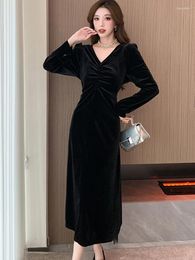 Casual Dresses Autumn Winter Black Velevet Pleated Bodycn V-Neck Maxi Dress 2024 Korean Vintage Hepburn Prom Women Elegant Luxury