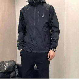 ARC Jacket Mens Designer Hoodie Tech Nylon Waterproof Zipper Jackets Classic Lightweight Outdoor Sports Coats 2024vvv