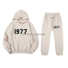 Men's Hoodies Sweatshirts Season 8 Brand Double Thread 1977 Hoodies Label Printed Round Neck Loose Relaxed Long Sleeve Luxury Brand Sweater T240217