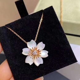 24SS Designer Van cleff bracelet Vcas Fanjia High Edition Christmas Sunflower Natural White Fritillaria Daisy Necklace Female Flower