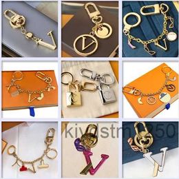 Fashion Keychain Key Buckle Letters Rings Design Handmade Lover Cartoon Car Leather Ring Bags Keychains Men Women Bag Pendants Top Quality AI6E