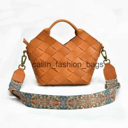 Shoulder Bags Spring/Summer 2023 New Woven Headband Layer Plant Tanned Cowhide Retro Handmade Crossbody Bag for WomenH24217
