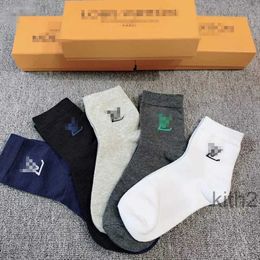 High Quality Cotton Sports Socks with Street-style Striped Basketball for Men and Women 5 Pieces/piece JJ83