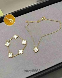 Four-leaf Clover Necklace Bracelet Womens Gold Pendant Letters Titanium Steel Jewelry Girls Best Wedding Gift Party Chain Designer 2-piece Set ZI8Z