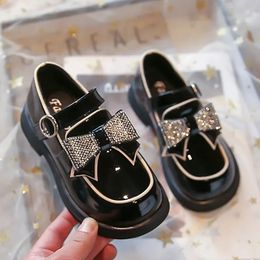 Sapatos de couro infantil para crianças meninas festa apartamentos mocassins 2024 moda brilhante bowknot sapatos de princesa tamanho 26-33 240129