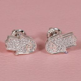 Diese mit Moissanit-Diamanten gefertigten Ohrringe aus 925er-Sterlingsilber ziehen auf einzigartige Weise die Aufmerksamkeit auf sich und verleihen einen Hauch von Eleganz mit Stil