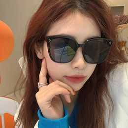 Sunglasses Fashion Trendy Men Women Square Shape Rivets Decoration Sun Glasses For Man UV Protection Sunglass