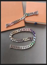 Europe America Fashion Men Silver and Goldcolor Hardware Enamel Crystal Engraved V Initials Chain Link Soapy Necklace Bracelet Se7241123