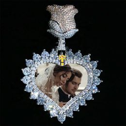 Miglior produttore di gioielli Ciondolo personalizzato con foto a forma di cuore in argento sterling 925 Vvs Moissanite con diamanti e fiori